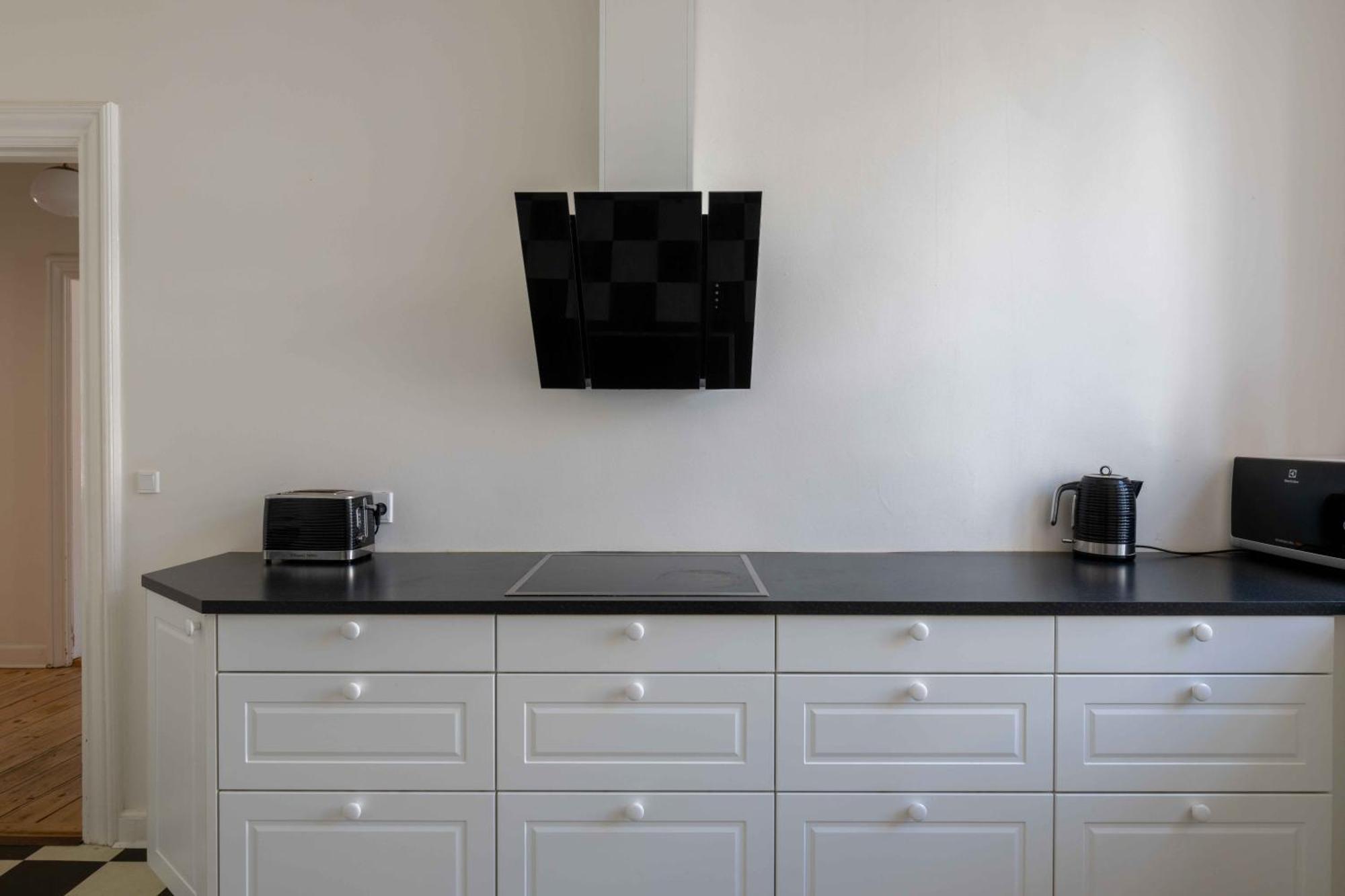 Appartamento Lovely 3br Manor 5 Min From Tivoli Gardens Copenaghen