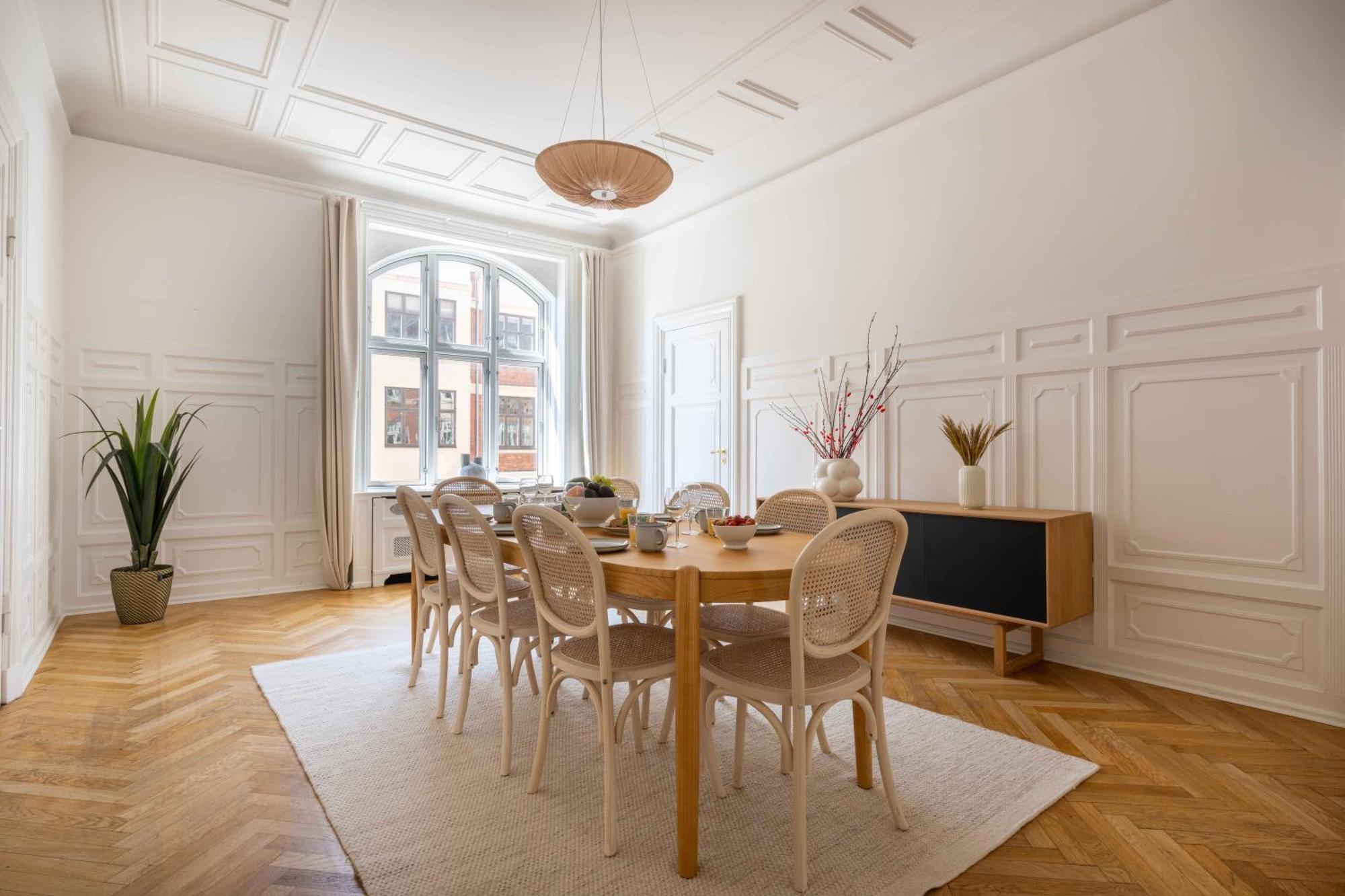 Lovely 3br Manor 5 Min From Tivoli Gardens Appartamento *