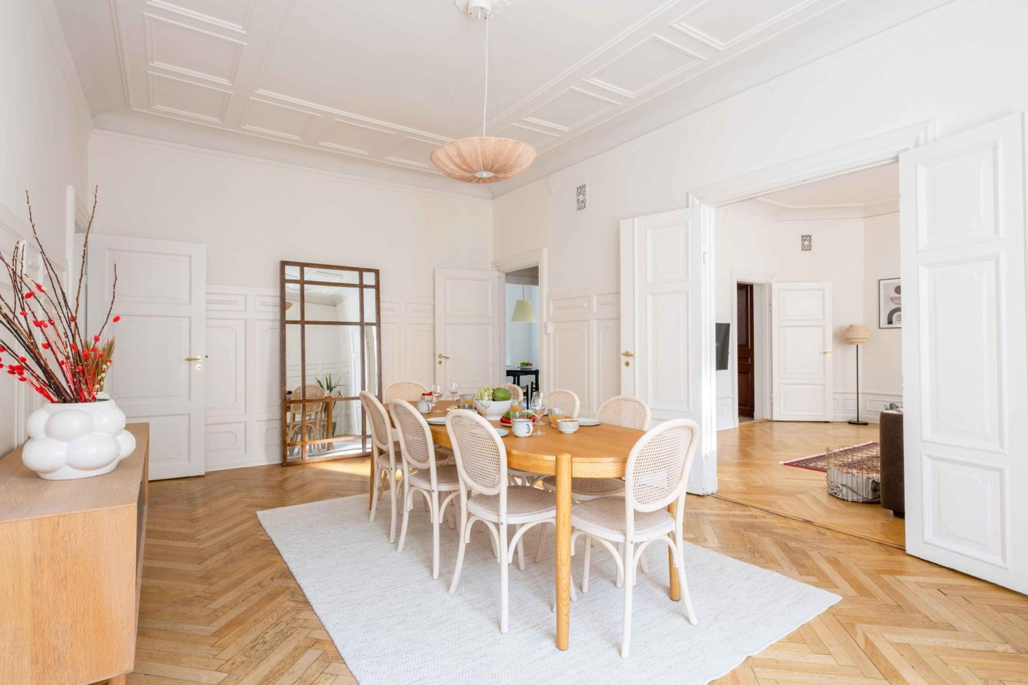 Lovely 3br Manor 5 Min From Tivoli Gardens *